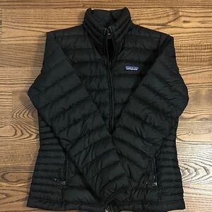 Patagonia Women's Dark Quilted Puffer Jacket